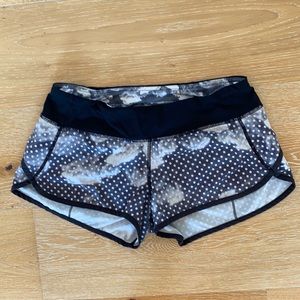 Lululemon Speed Up Low Rise Short Size 6
